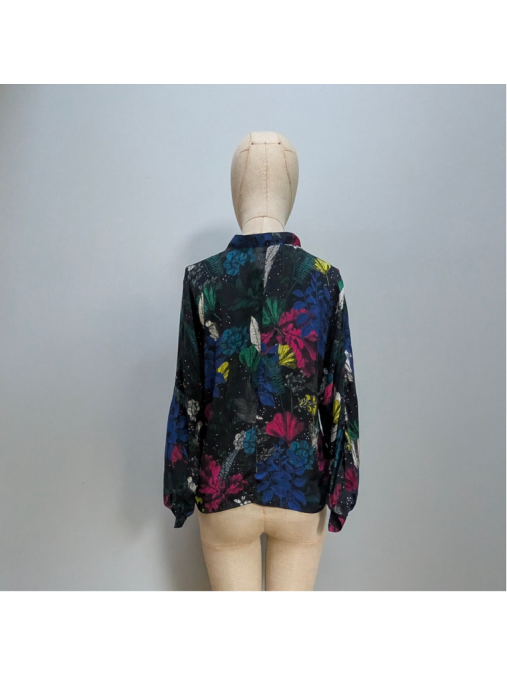 Vilagallo Silk Stretch V-Neck Blouse Dark Botanical Celestial Bat Print Top - 38 - Picture 3 of 11